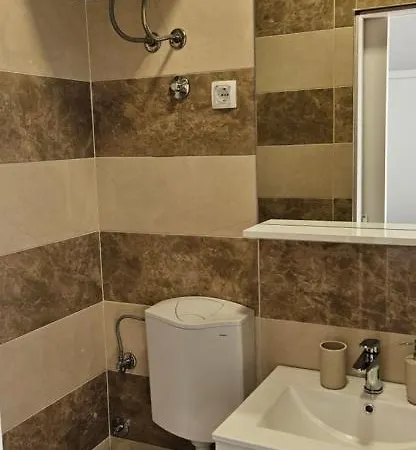 לינה וארוחת בוקר Antruzo 3*